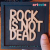 Quadrinho Decorativo Rock Is Not Dead  - 15x15cm - Imagem 2