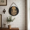 Plaquinha Decorativa Redonda em Madeira - Tema Religioso: Virgem Maria - Imagem 2