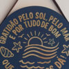 Placa Decorativa Redonda em Madeira Gratidão pelo Sol, Mar e Vida - Imagem 6