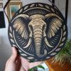 Quadro Placa Decorativa Redonda em Madeira - Elefante - Imagem 2
